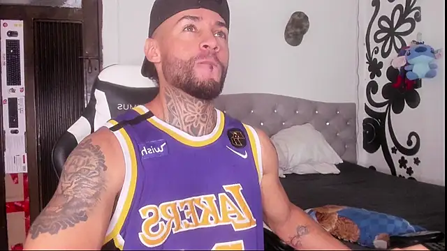 Snapshot of couple-hothot chatting on November 20, 2025, 10:31 pm couple-hothot online show from November 20, 2025, 10:31 pm