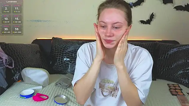 HolyBabyDoll online show from November 15, 2025, 4:49 am