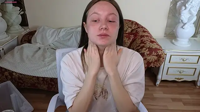 HolyBabyDoll online show from November 26, 2025, 11:43 am