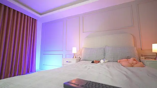 hanna  w online show from December 3, 2025, 3:18 am