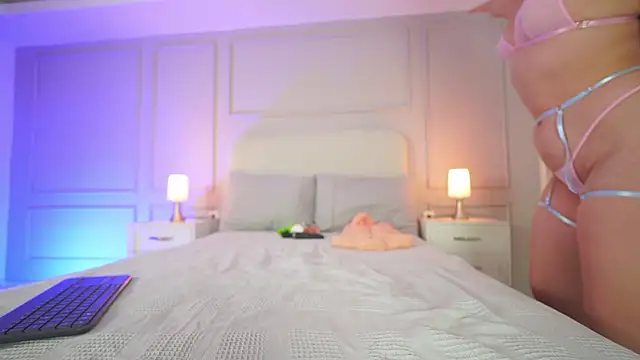 hanna  w online show from November 28, 2025, 3:17 am