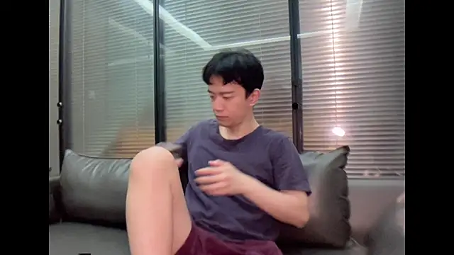 CouplingCry online show from December 3, 2025, 2:49 pm