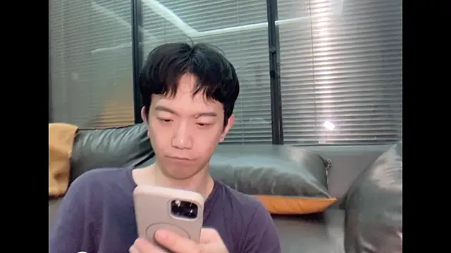 CouplingCry online show from December 4, 2025, 1:54 pm