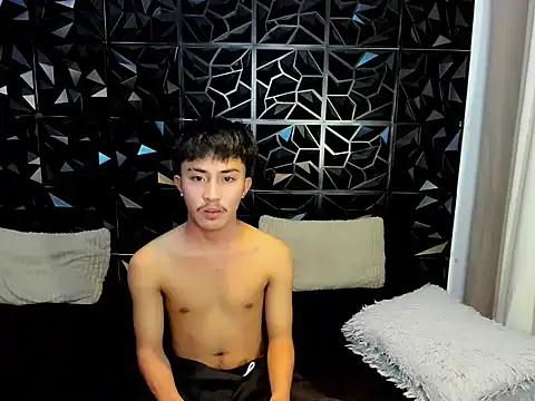 Urloverhardcock online show from May 4, 2026, 5:55 am