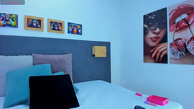 Andhrea Vale online show from April 16, 2026, 1:01 pm