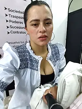 Snapshot of ALEJA__22 chatting on February 4, 2026, 6:25 pm ALEJA 22 online show from February 4, 2026, 6:25 pm