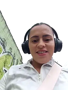 Snapshot of ALEJA__22 chatting on February 3, 2026, 11:48 am ALEJA 22 online show from February 3, 2026, 11:48 am