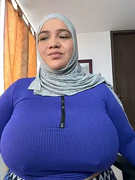 Snapshot of sweetmuslim01 chatting on October 24, 2025, 4:17 pm sweetmuslim01 online show from October 24, 2025, 4:17 pm