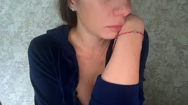 Snapshot of Angelinaa19 chatting on April 21, 2026, 8:32 am Angelinaa19 online show from April 21, 2026, 8:32 am