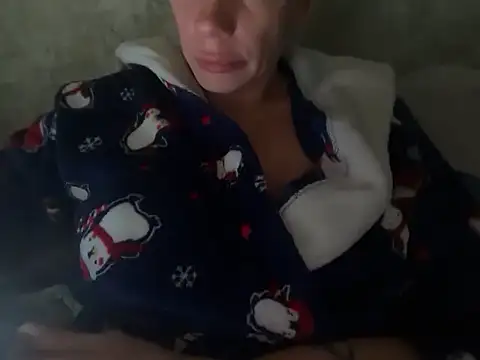 Snapshot of Angelinaa19 chatting on November 17, 2025, 8:40 am Angelinaa19 online show from November 17, 2025, 8:40 am