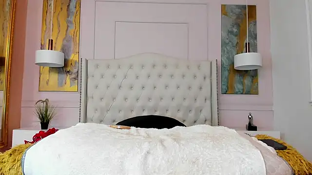 RosaliaMontero online show from November 18, 2025, 4:32 pm