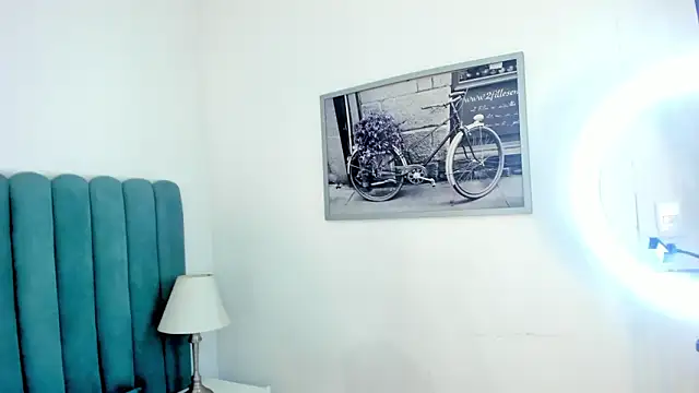 FrancescaSkuirt online show from February 24, 2026, 5:41 am