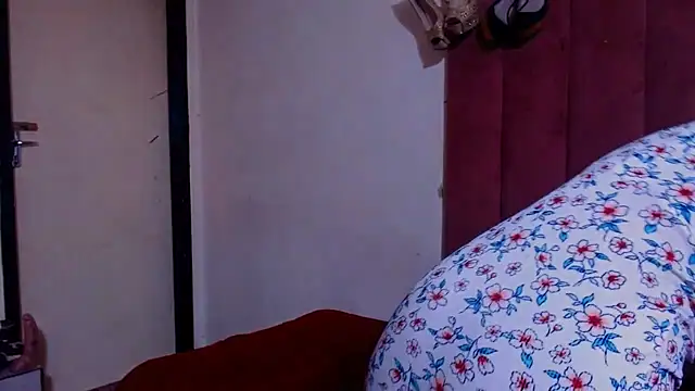 Nikistickyxx25 online show from April 20, 2026, 1:13 pm