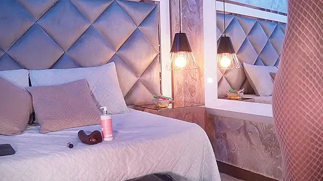 crystal gilton online show from March 27, 2026, 7:04 pm