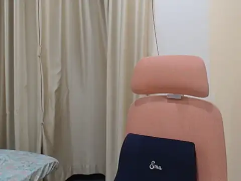 Lil-Cherries online show from January 13, 2026, 4:44 pm