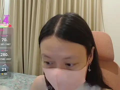 Lil-Cherries online show from December 18, 2025, 3:05 pm