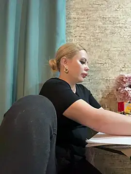 MonnyStef online show from February 15, 2026, 8:52 pm