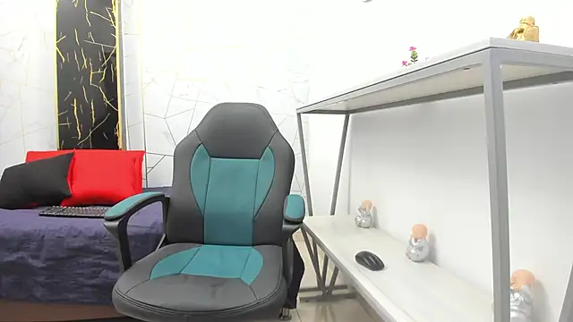 Snapshot of Zoro_V chatting on November 9, 2025, 7:29 pm Zoro V online show from November 9, 2025, 7:29 pm