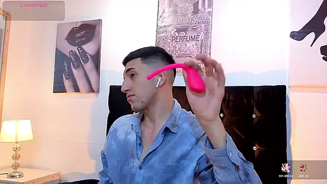 Snapshot of Un_Sluttyy chatting on February 16, 2026, 11:31 am Un Sluttyy online show from February 16, 2026, 11:31 am