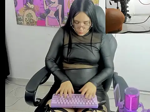 Snapshot of queen_findom1 chatting on February 3, 2026, 4:54 am queen findom1 online show from February 3, 2026, 4:54 am