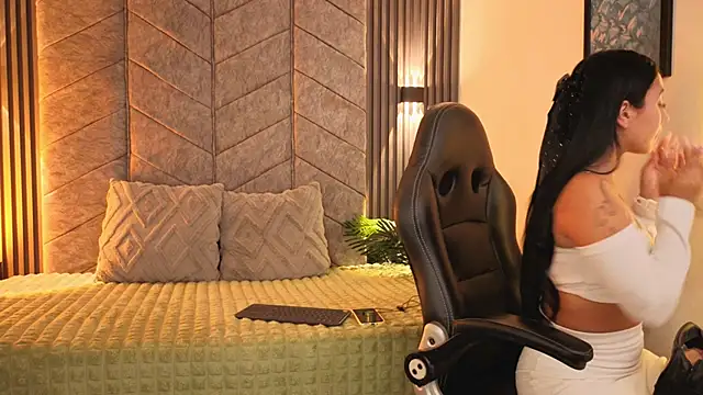 AuroraLanee  online show from November 12, 2025, 7:07 pm