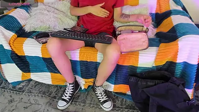 AliceMadnes online show from December 19, 2025, 4:49 am