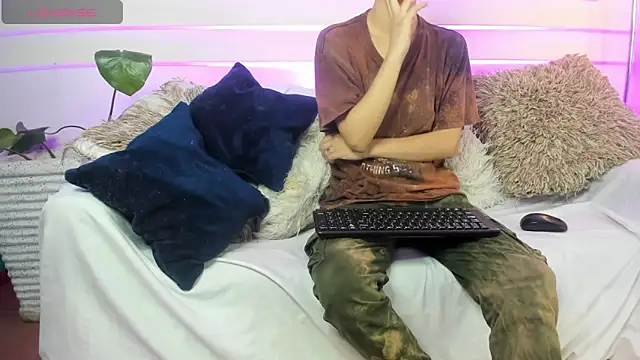 AliceMadnes online show from April 9, 2026, 3:29 pm