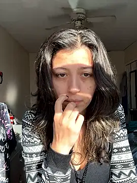 SaintNina online show from December 1, 2025, 6:42 pm