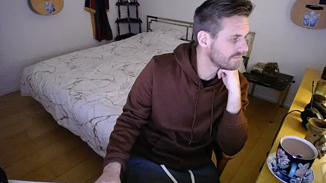 Snapshot of skatejocke chatting on November 15, 2025, 8:13 pm skatejocke online show from November 15, 2025, 8:13 pm