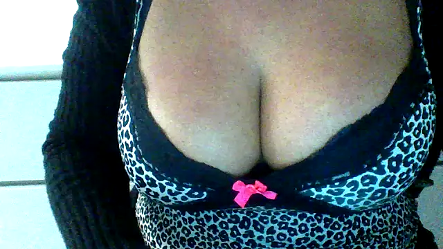 Snapshot of cleo094 chatting on November 29, 2025, 4:56 am cleo094 online show from November 29, 2025, 4:56 am