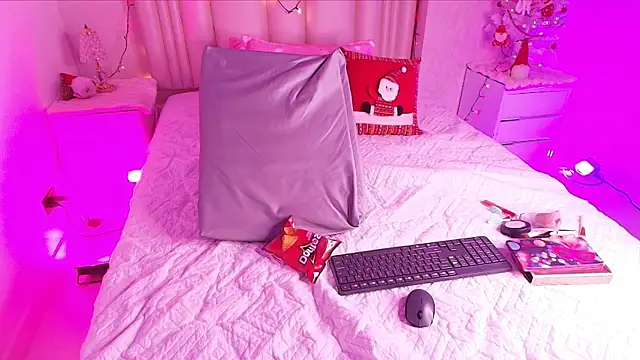 alanarose18 online show from December 5, 2025, 7:34 pm