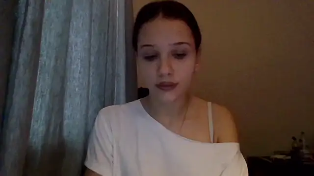 Snapshot of CarmenBody chatting on November 12, 2025, 11:36 am CarmenBody online show from November 12, 2025, 11:36 am