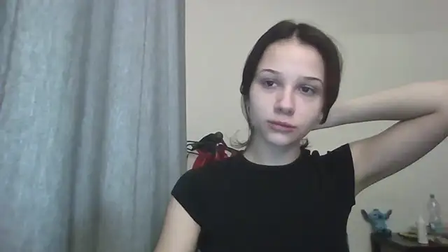 Snapshot of CarmenBody chatting on November 18, 2025, 7:11 am CarmenBody online show from November 18, 2025, 7:11 am