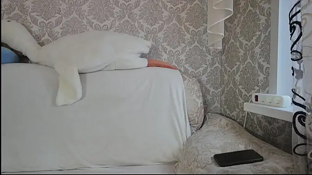 SweetLiaison online show from November 18, 2025, 6:06 am