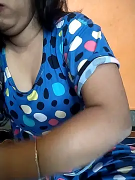 Sexy Divya   online show from April 16, 2026, 12:44 am