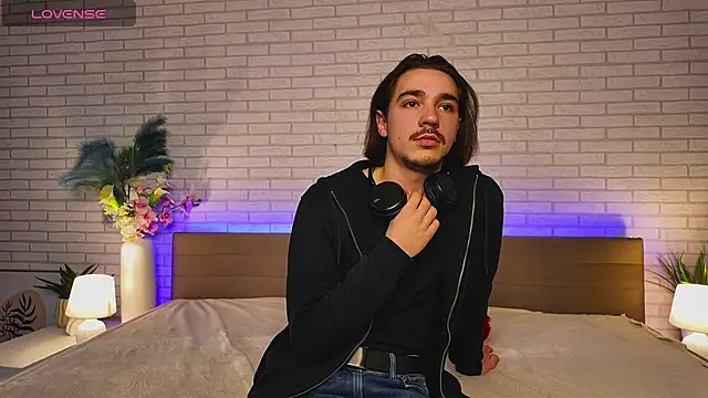 Snapshot of EthanRowlands chatting on November 12, 2025, 11:58 am EthanRowlands online show from November 12, 2025, 11:58 am