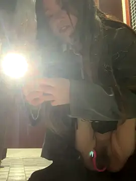 luna-sisi online show from November 19, 2025, 11:54 am