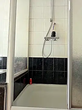 Snapshot of thenakedtraveler chatting on November 9, 2025, 11:36 am thenakedtraveler online show from November 9, 2025, 11:36 am