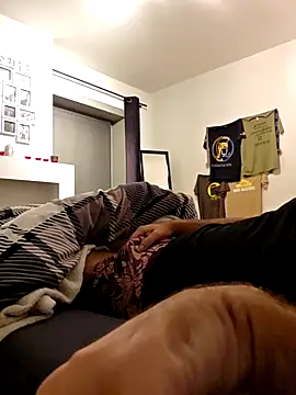 Snapshot of thenakedtraveler chatting on November 8, 2025, 12:58 am thenakedtraveler online show from November 8, 2025, 12:58 am