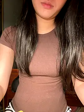 Lynn-122 online show from November 19, 2025, 3:45 pm