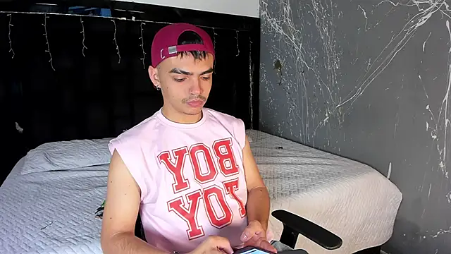 NicoKingg  online show from December 4, 2025, 4:11 am