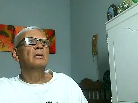 dirtysluttyfist online show from November 13, 2025, 1:26 pm