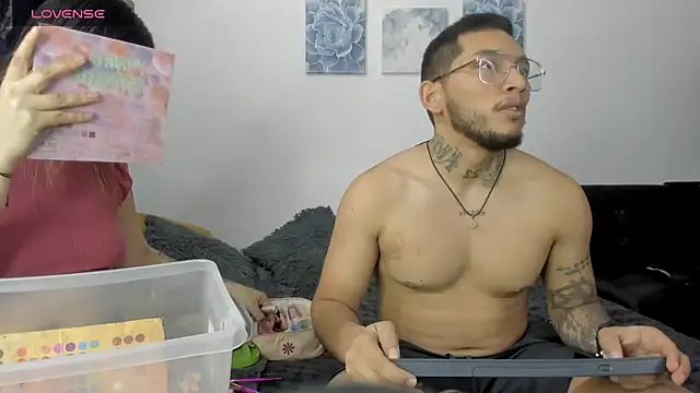 ariannawil online show from December 1, 2025, 1:28 am