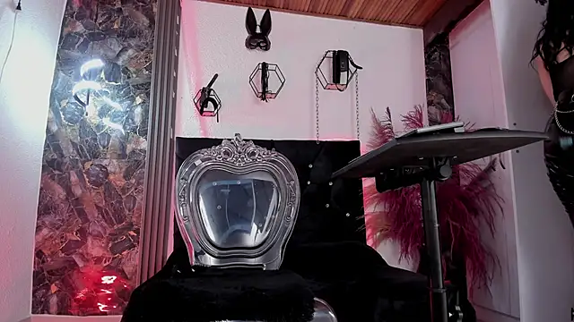 Snapshot of Halley_Ravenn chatting on December 21, 2025, 1:46 pm Halley Ravenn online show from December 21, 2025, 1:46 pm