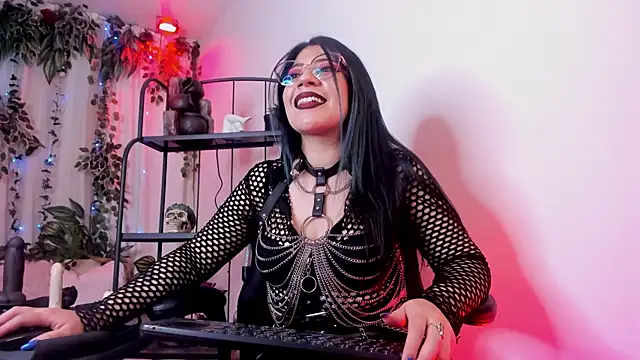 Halley Ravenn online show from April 10, 2026, 9:22 pm