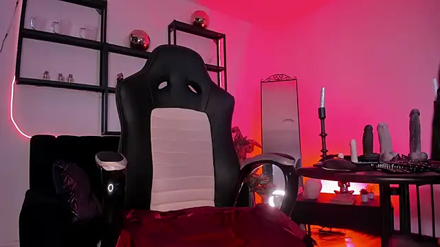 Halley Ravenn online show from March 31, 2026, 8:33 pm