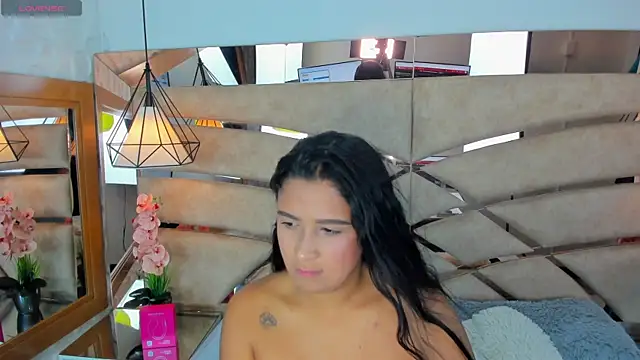 PARKERTHOMPSON online show from November 15, 2025, 6:01 pm