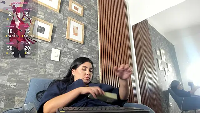 NikkiBotero online show from December 19, 2025, 2:04 am