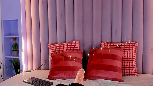 NicoletCherry   online show from December 15, 2025, 8:03 pm