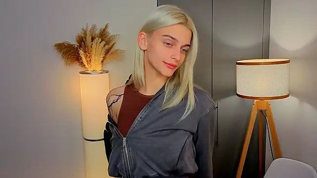 Snapshot of AdameShoyer chatting on November 20, 2025, 8:20 pm AdameShoyer online show from November 20, 2025, 8:20 pm